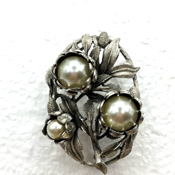 Vintage Silver Faux Pearl Brooch with Art Nouveau Design Floral Large Ornate Pin - Picture 5 of 12